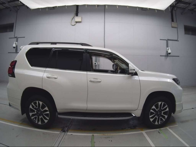 TOYOTA LAND CRUISER PRADO 2023