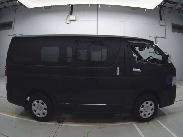 TOYOTA HIACE VAN 2023