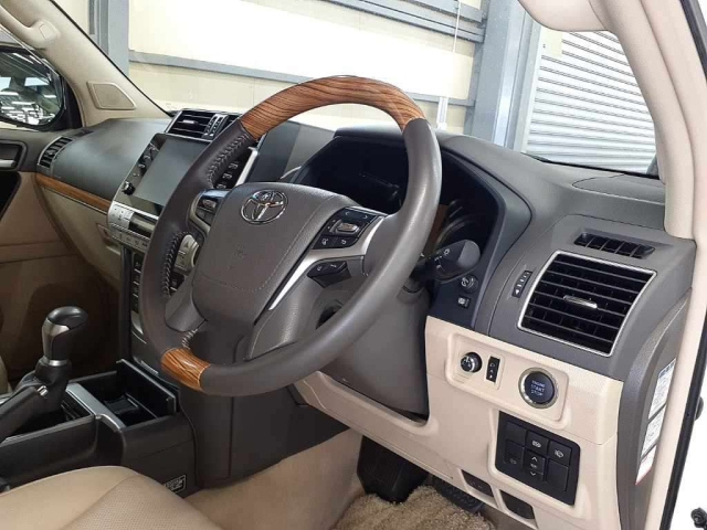 TOYOTA LAND CRUISER PRADO 2023