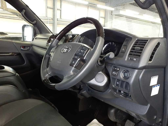 TOYOTA HIACE VAN 2023