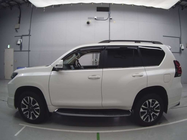 TOYOTA LAND CRUISER PRADO 2023