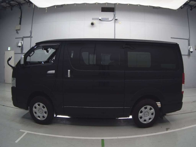 TOYOTA HIACE VAN 2023