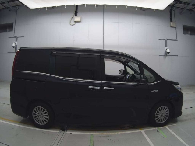 TOYOTA ESQUIRE 2015