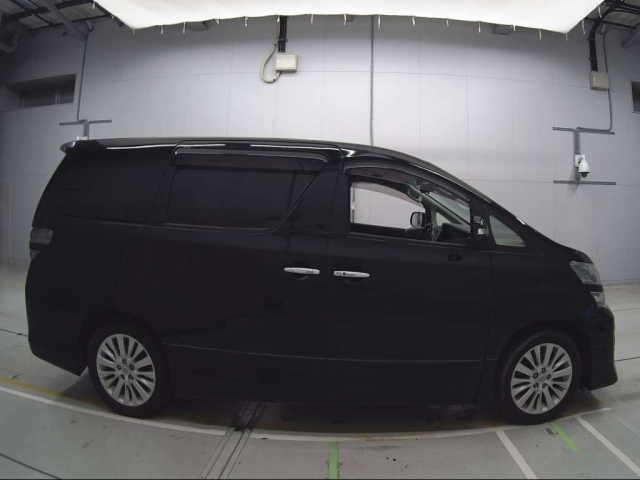 TOYOTA VELLFIRE 2013