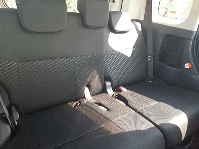 TOYOTA ROOMY 2017