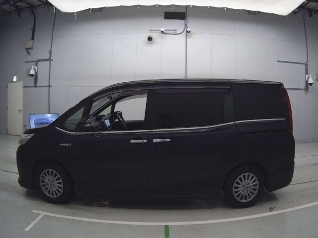 TOYOTA ESQUIRE 2015
