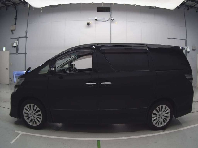 TOYOTA VELLFIRE 2013