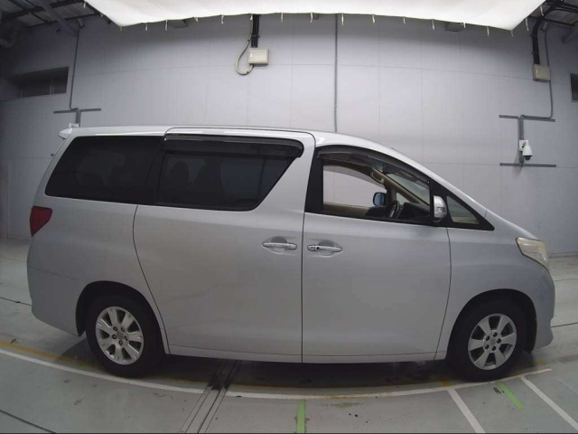 TOYOTA ALPHARD 2010