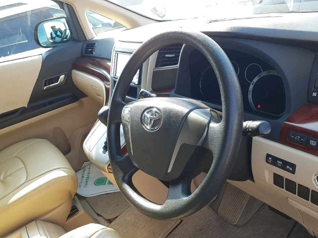 TOYOTA ALPHARD 2010