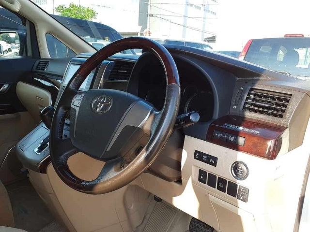 TOYOTA ALPHARD 2013