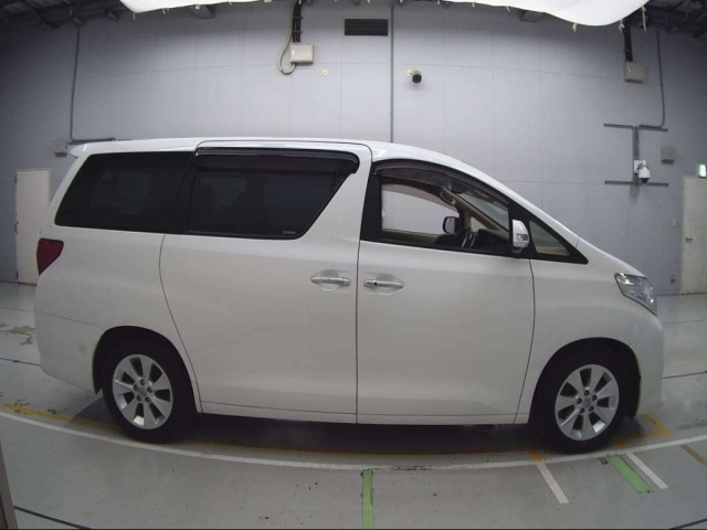 TOYOTA ALPHARD 2013