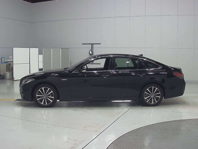 TOYOTA CROWN 2019