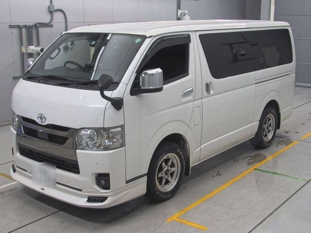 TOYOTA HIACE VAN 2022
