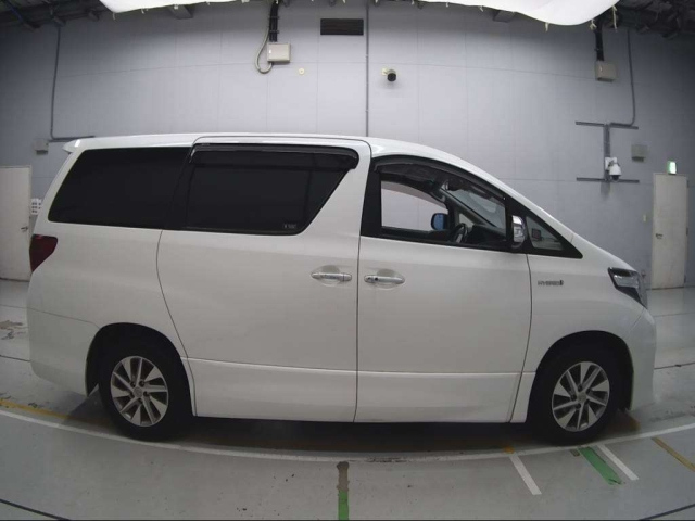 TOYOTA ALPHARD 2013