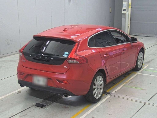 VOLVO V40 2014