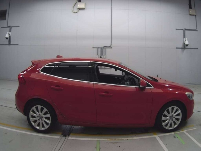 VOLVO V40 2014