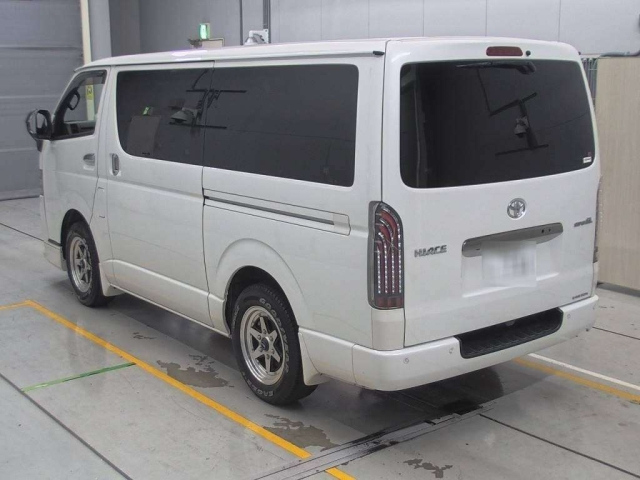 TOYOTA HIACE VAN 2022