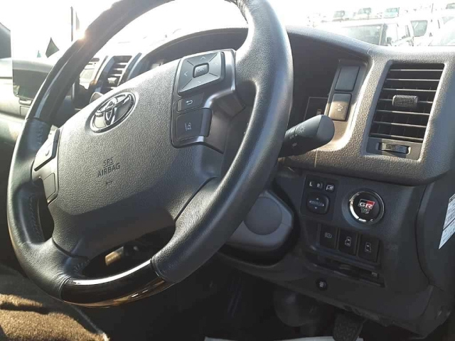 TOYOTA HIACE VAN 2022