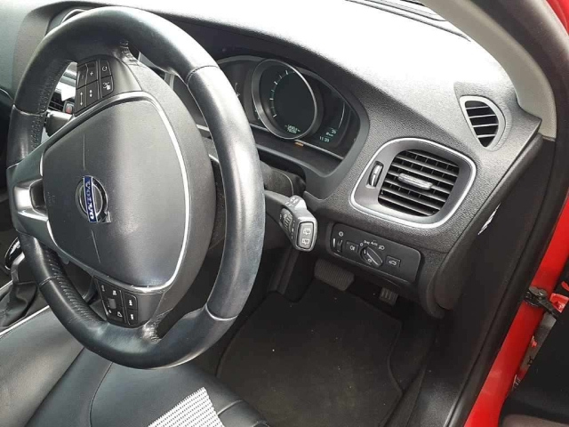VOLVO V40 2014