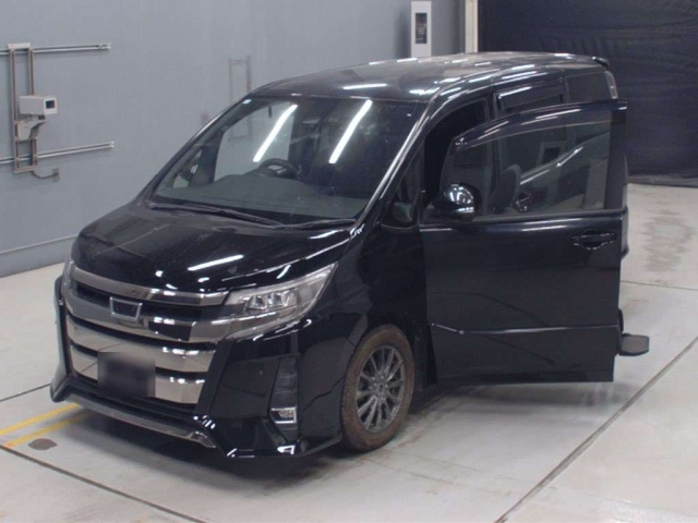 TOYOTA NOAH 2018