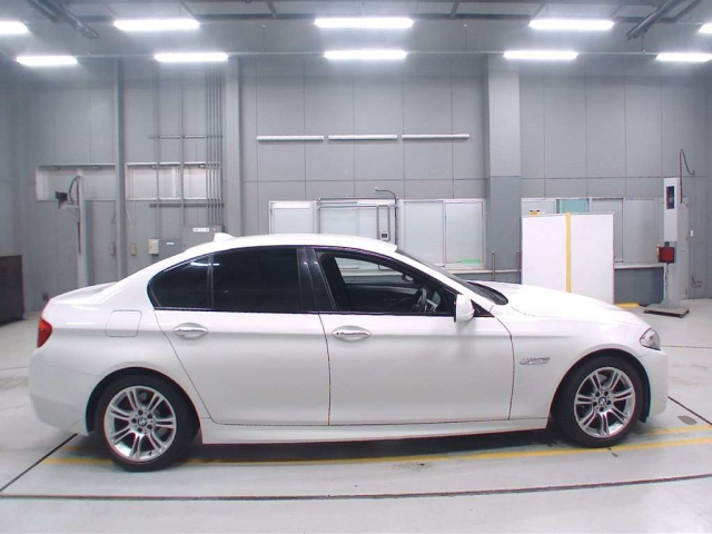 BMW 5 SERIES 2013