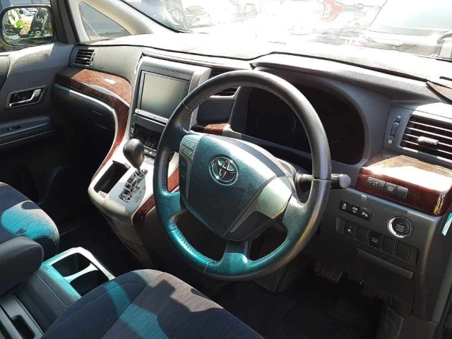 TOYOTA VELLFIRE 2012