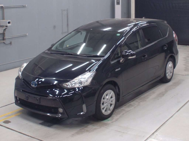 TOYOTA PRIUS ALPHA 2015
