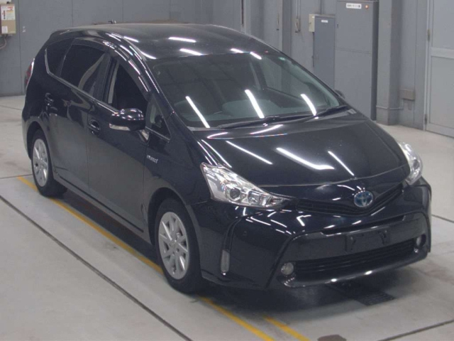 TOYOTA PRIUS ALPHA 2015