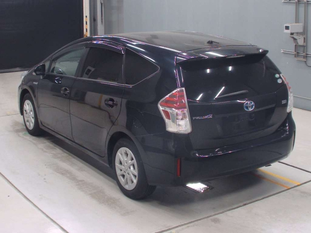 TOYOTA PRIUS ALPHA 2015