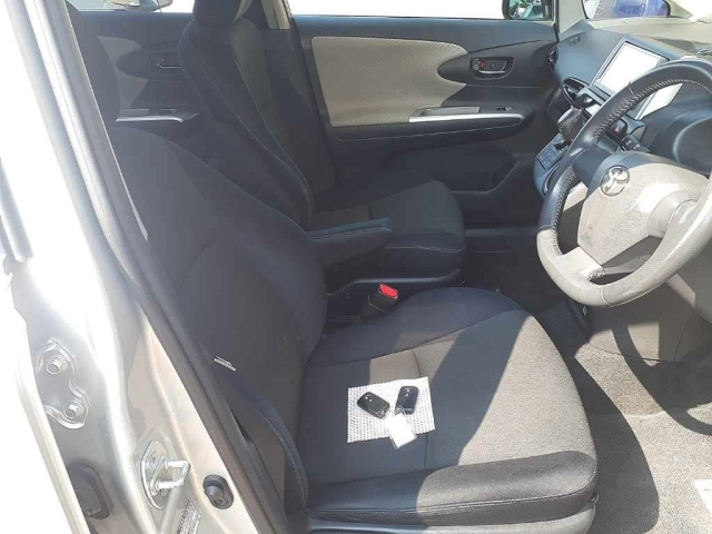 TOYOTA WISH 2010