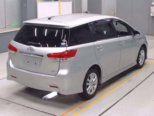TOYOTA WISH 2010