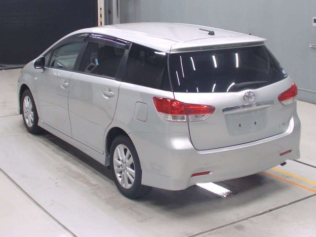 TOYOTA WISH 2010