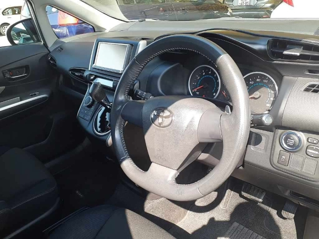 TOYOTA WISH 2010