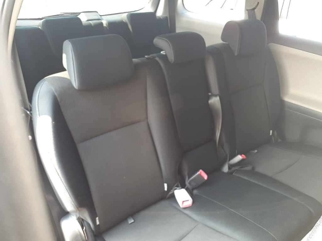 TOYOTA WISH 2010
