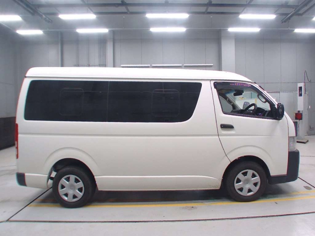 TOYOTA HIACE 2019