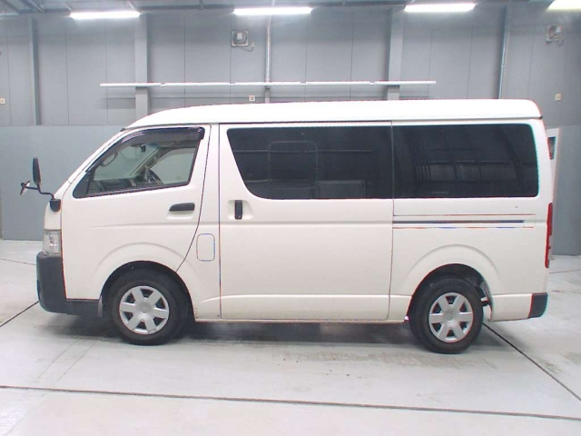 TOYOTA HIACE 2019