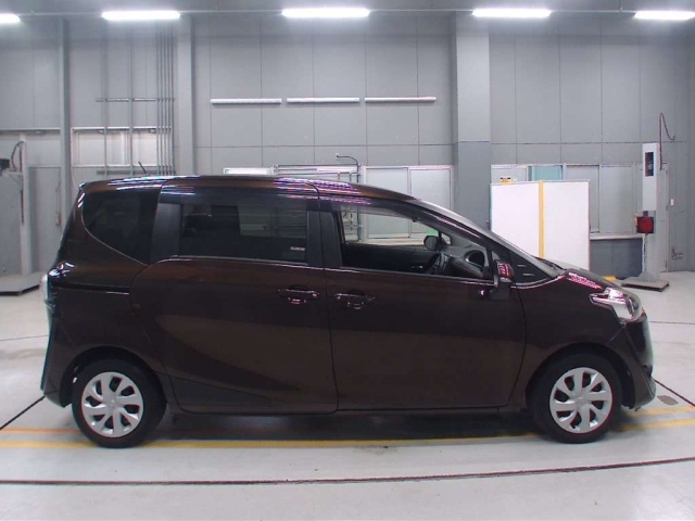 TOYOTA SIENTA 2016