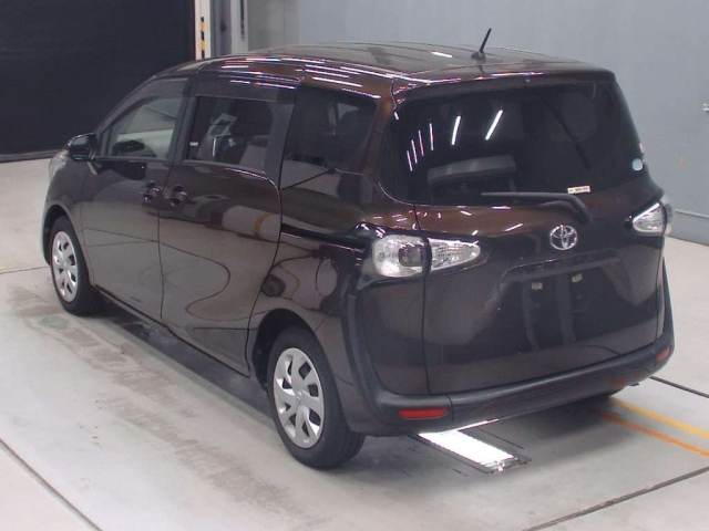 TOYOTA SIENTA 2016