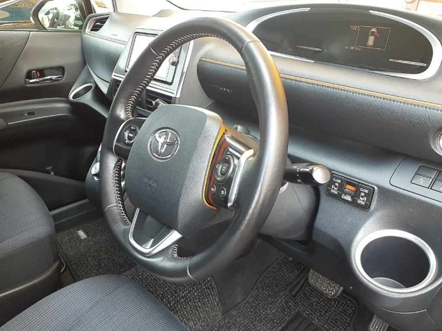 TOYOTA SIENTA 2016