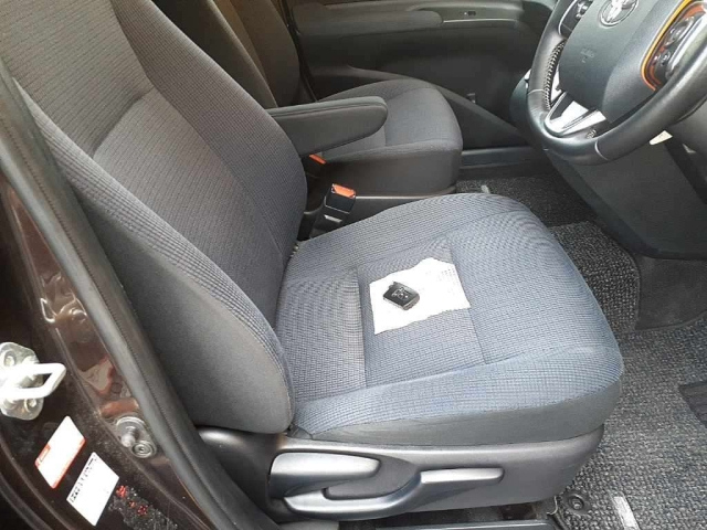 TOYOTA SIENTA 2016