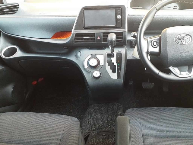 TOYOTA SIENTA 2016