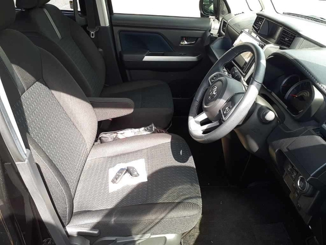 TOYOTA ROOMY 2021