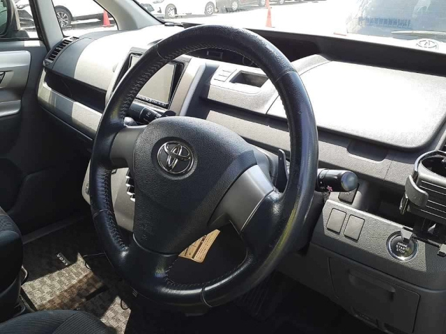 TOYOTA VOXY 2008