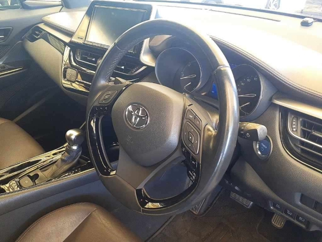 TOYOTA C-HR 2017