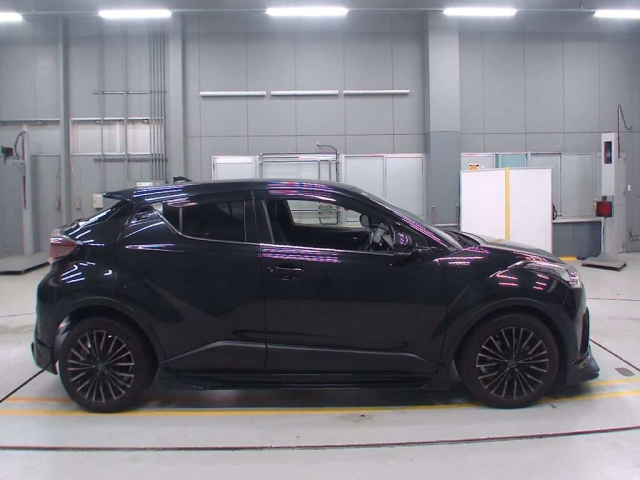 TOYOTA C-HR 2017