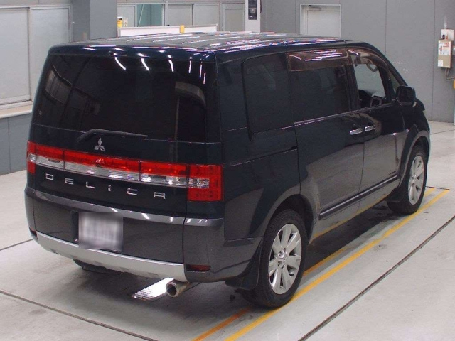 MITSUBISHI DELICA D5 2011