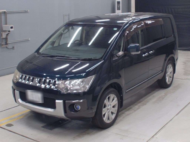 MITSUBISHI DELICA D5 2011