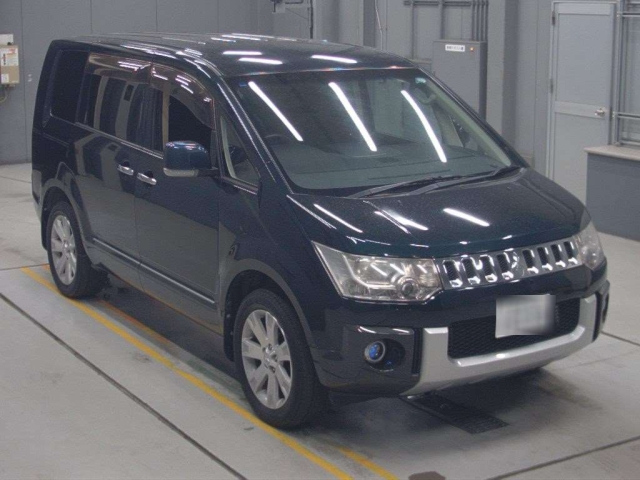 MITSUBISHI DELICA D5 2011