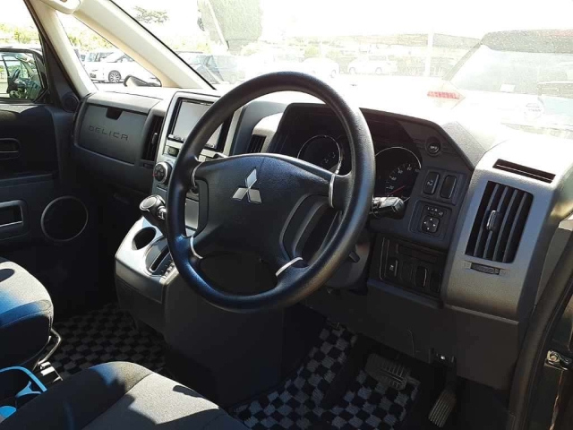 MITSUBISHI DELICA D5 2011