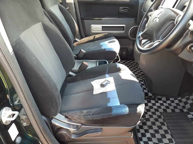 MITSUBISHI DELICA D5 2011